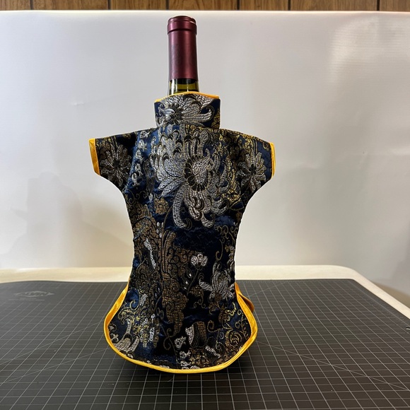 VGUC Asian themed wine bottle covers - Picture 5 of 5